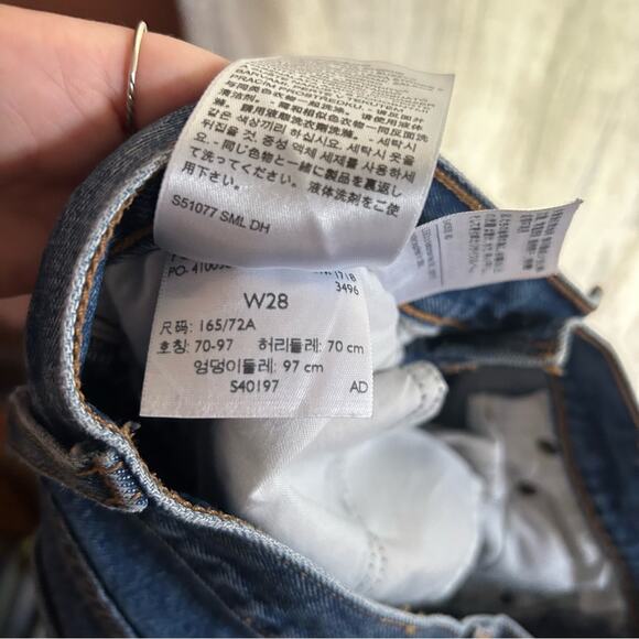 Levi’s Premium Wedgie High Rise Jeans Distressed Ripped Knee Dark Denim Size 28 - Picture 6 of 7